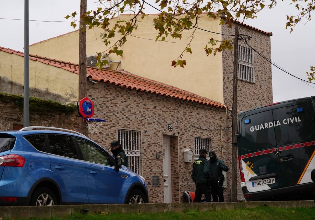 Registro en la calle Caída de Valhondo, en Pizarrales.