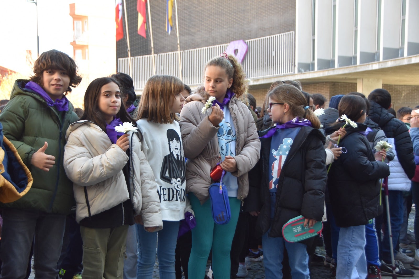 Los niños de Santa Marta se manifiestan contra la Violencia de Género