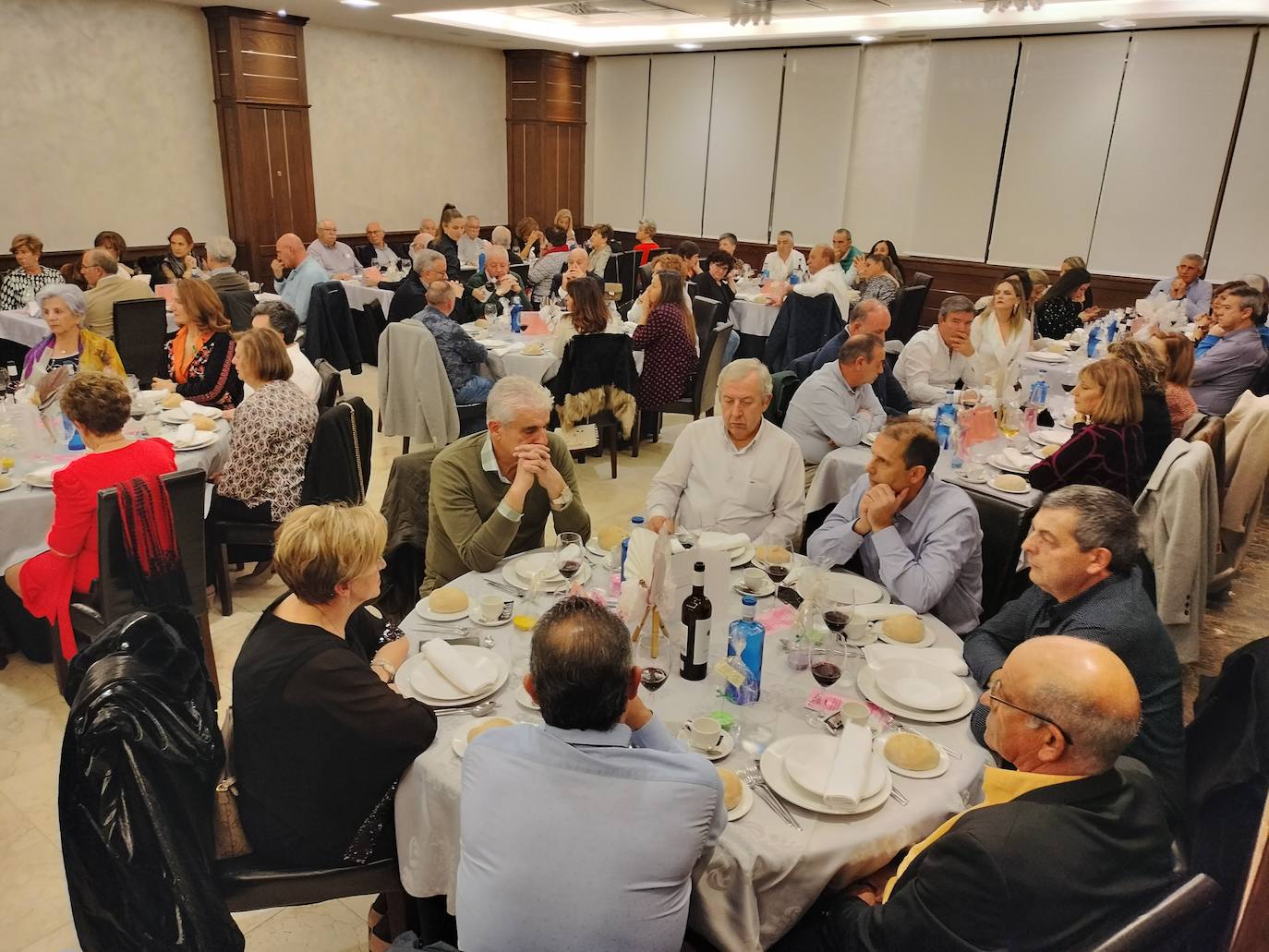 Guijuelo se vuelca de nuevo en la lucha contra el cáncer y llena la segunda cena solidaria del año