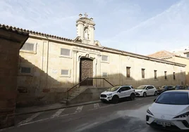Acceso al convento de Santa Clara, por la calle Lucero.