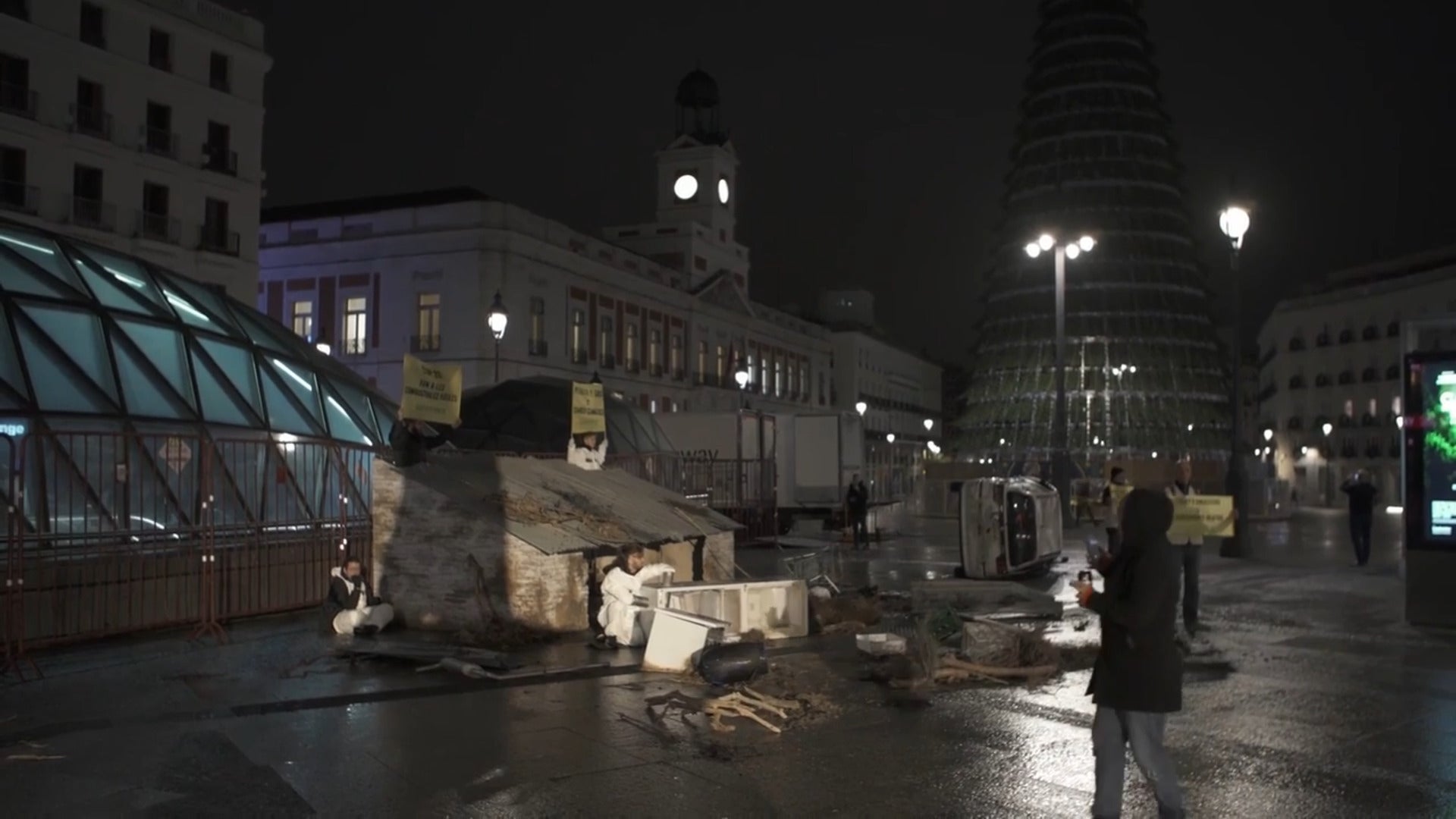 Así fue el desastre climático simulado en la Puerta del Sol de Madrid