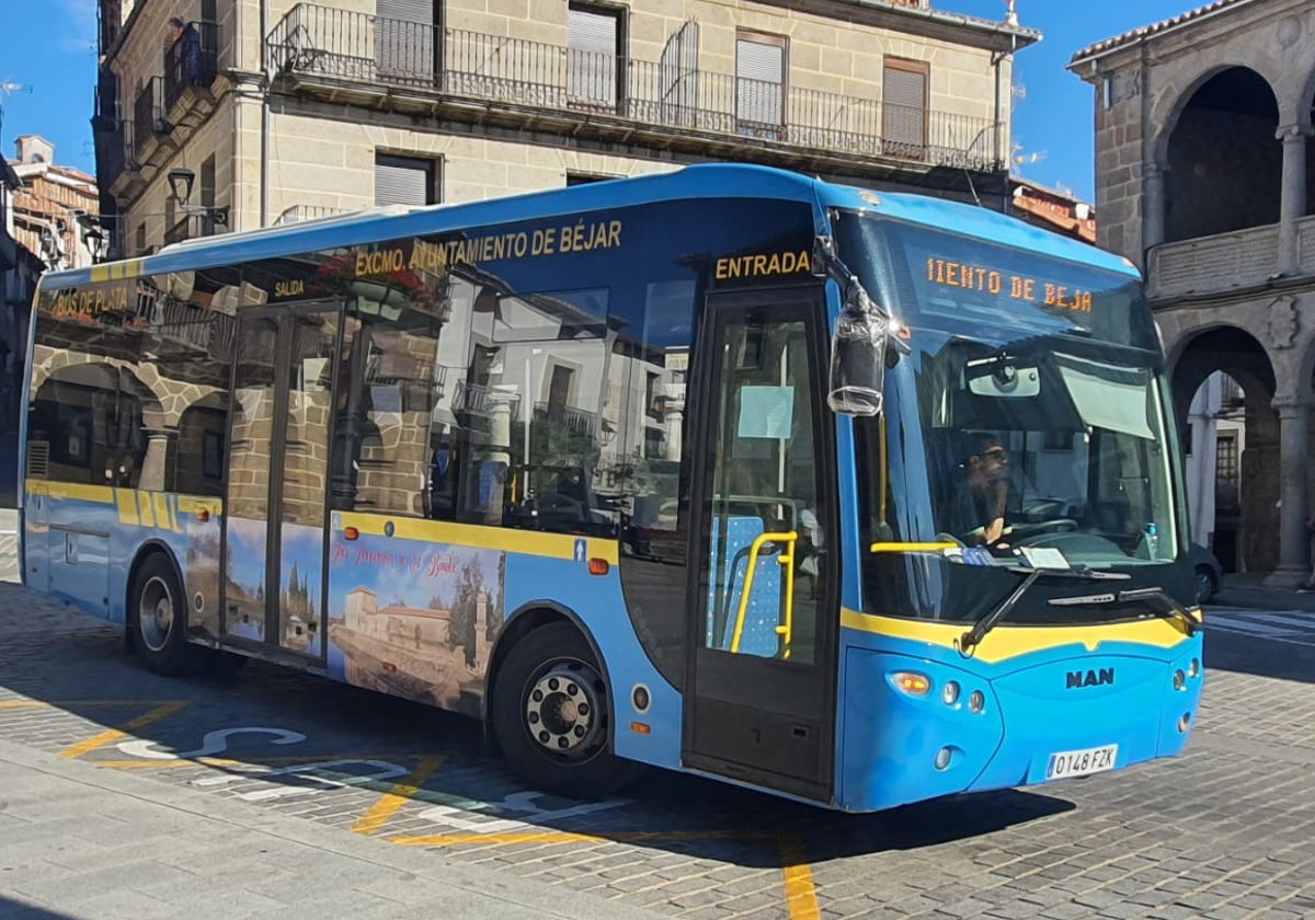 Imagen del autobús averiado en Béjar.