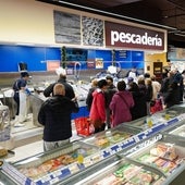 Satisfacción entre los clientes en la ampliación y reapertura del supermercado Gadis del barrio Vidal