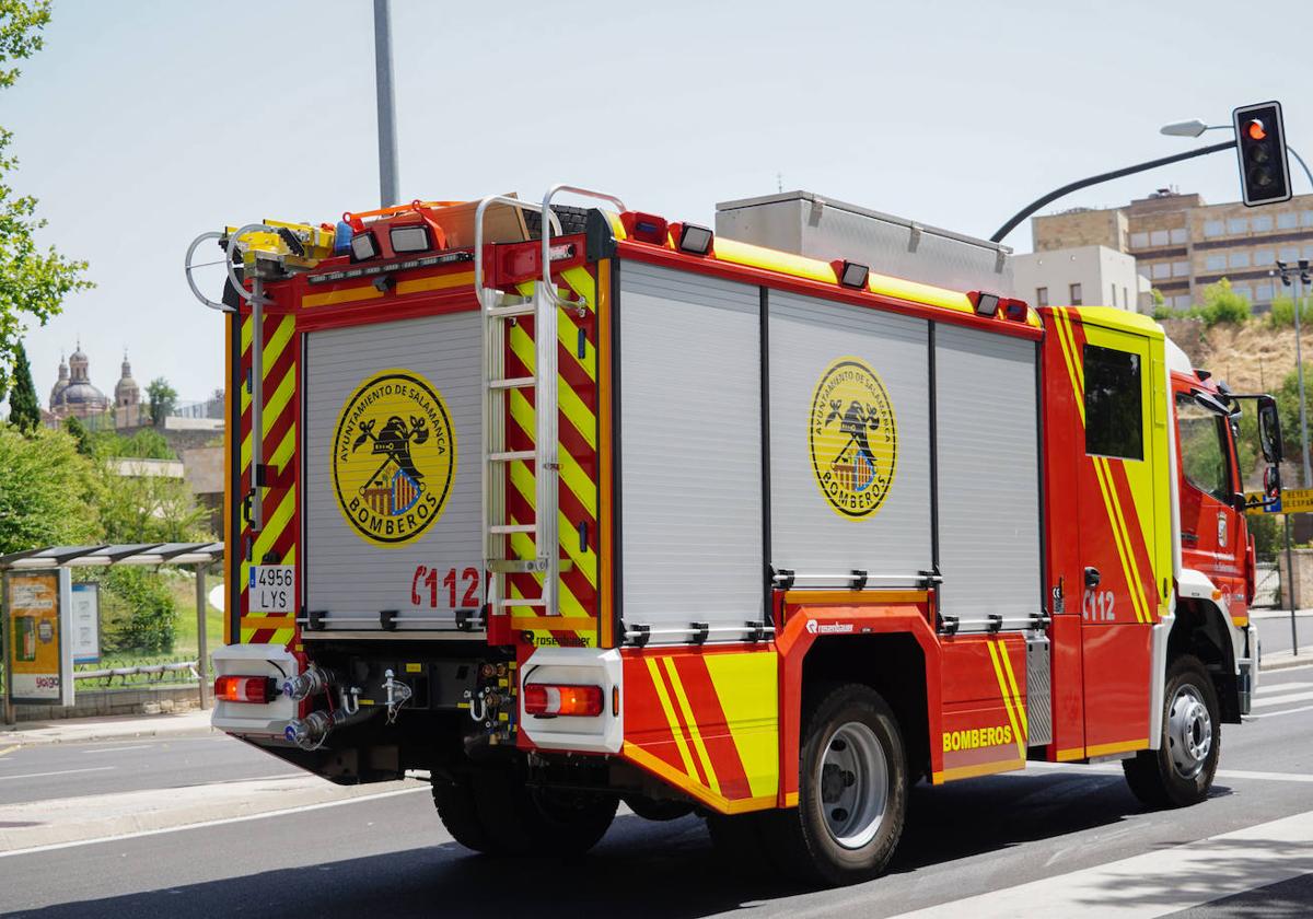 Un camión de Bomberos, en pleno servicio.