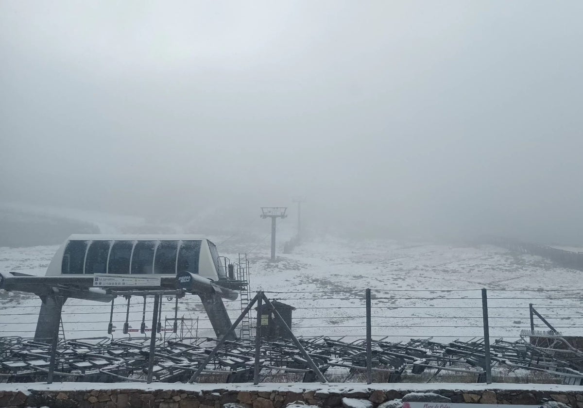 Imagen de la estación de esquí La Covatilla esta mañana.