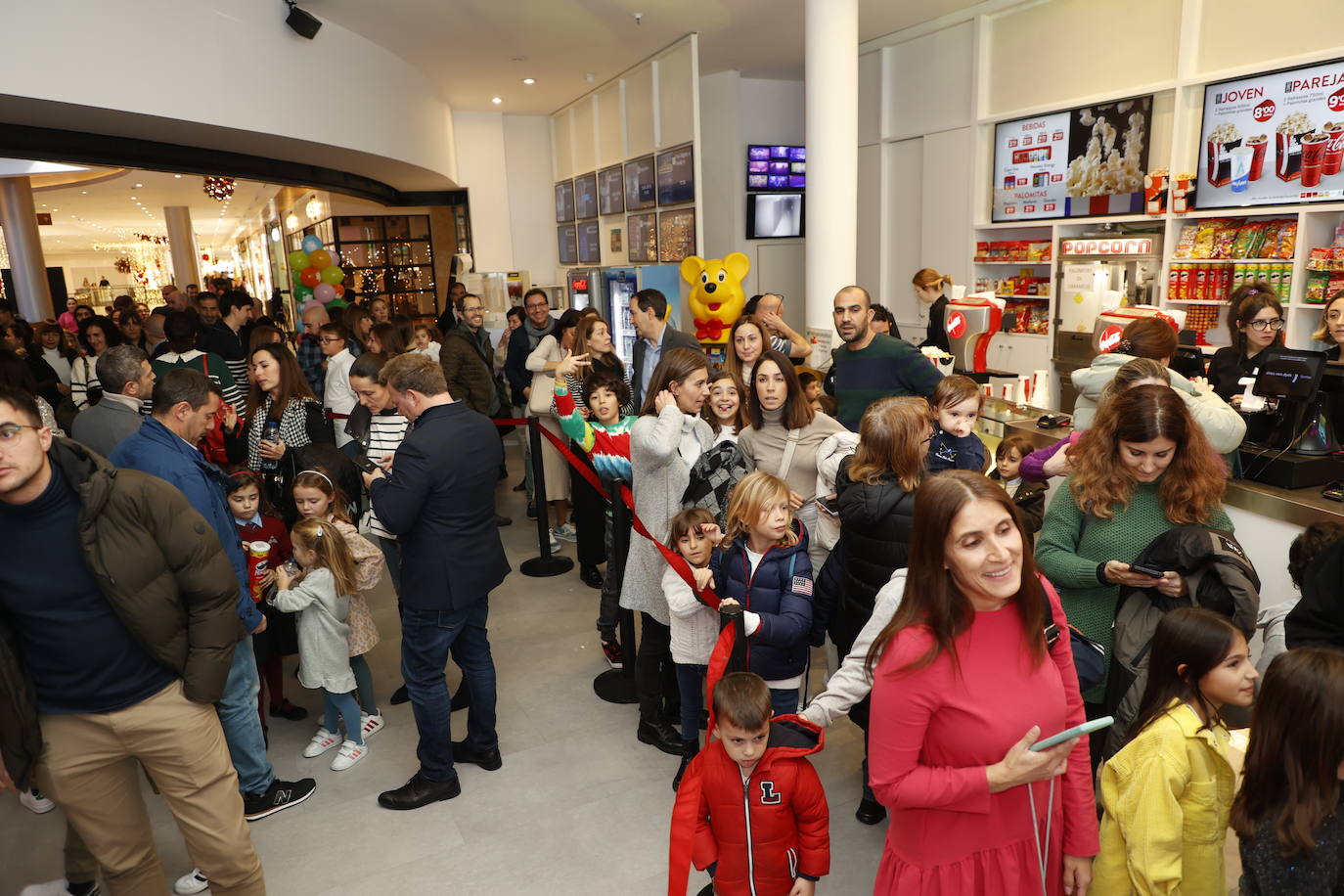 Así disfrutaron los más pequeños de la casa del preestreno de Momonsters en Salamanca