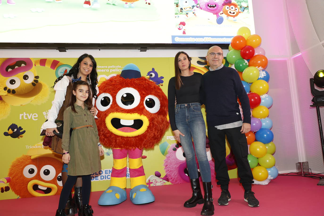 Así disfrutaron los más pequeños de la casa del preestreno de Momonsters en Salamanca