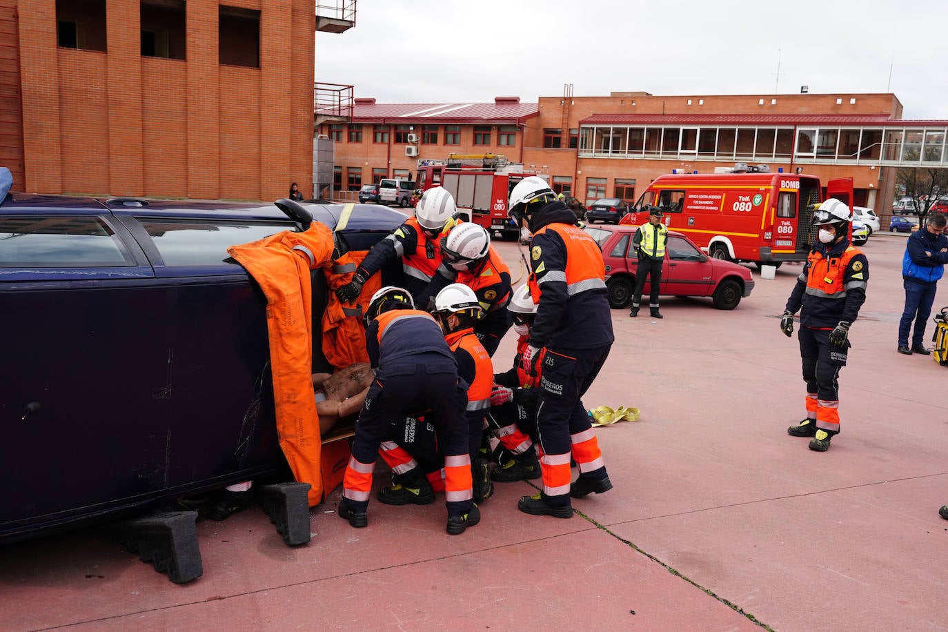 Cómo actuar ante un accidente en el que hay un coche eléctrico involucrado