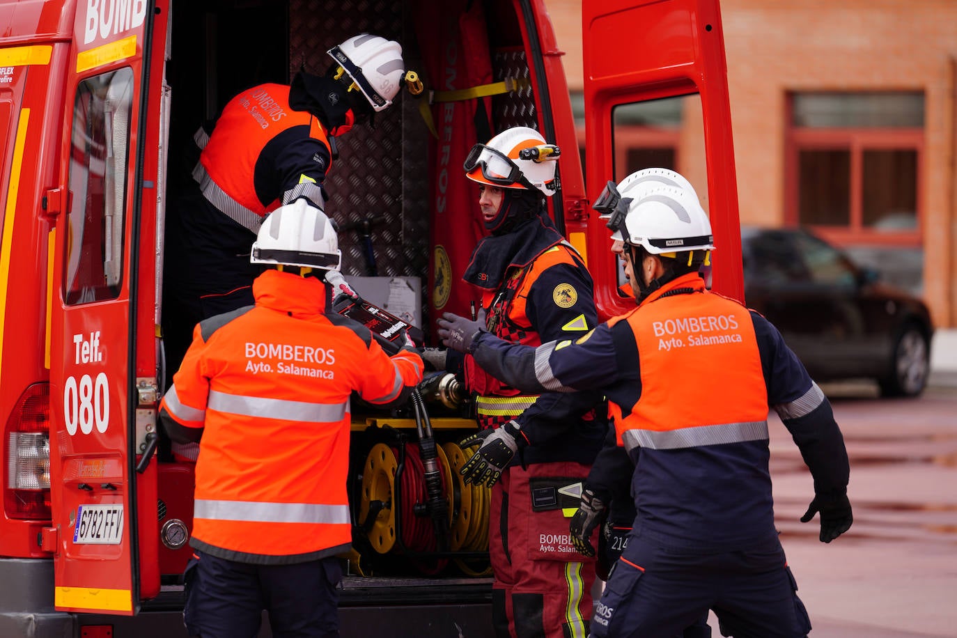 Cómo actuar ante un accidente en el que hay un coche eléctrico involucrado