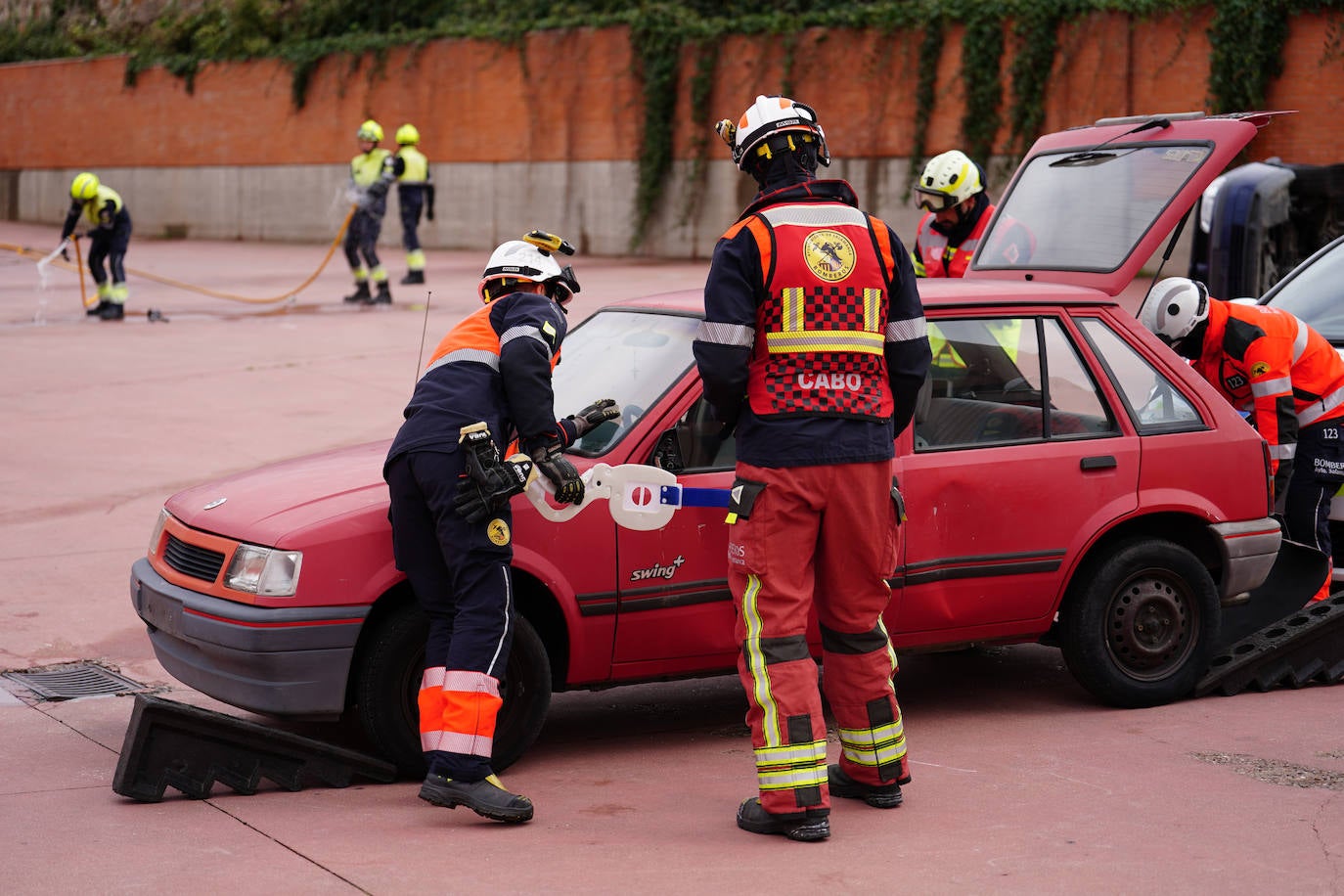 Cómo actuar ante un accidente en el que hay un coche eléctrico involucrado