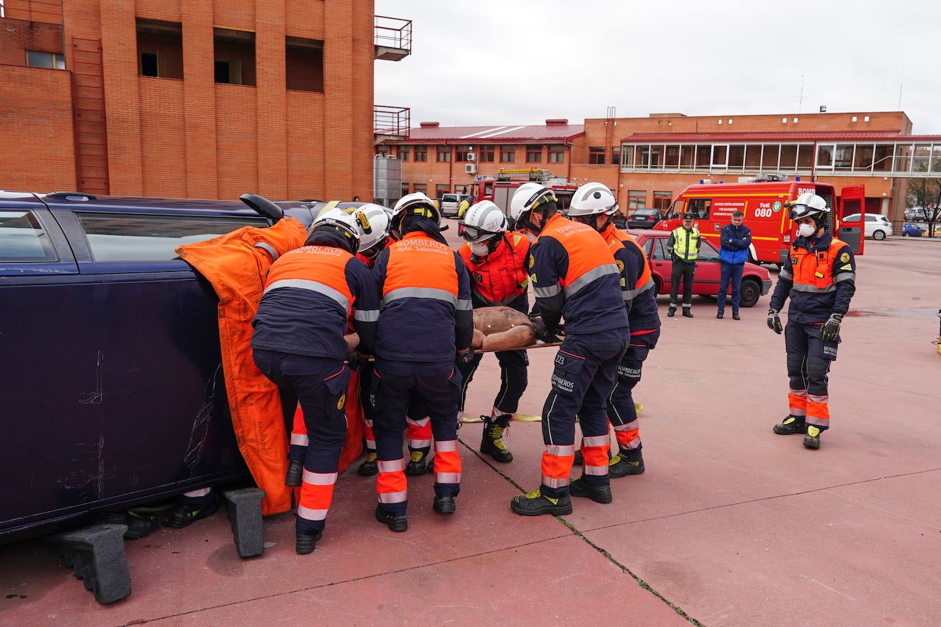 Cómo actuar ante un accidente en el que hay un coche eléctrico involucrado