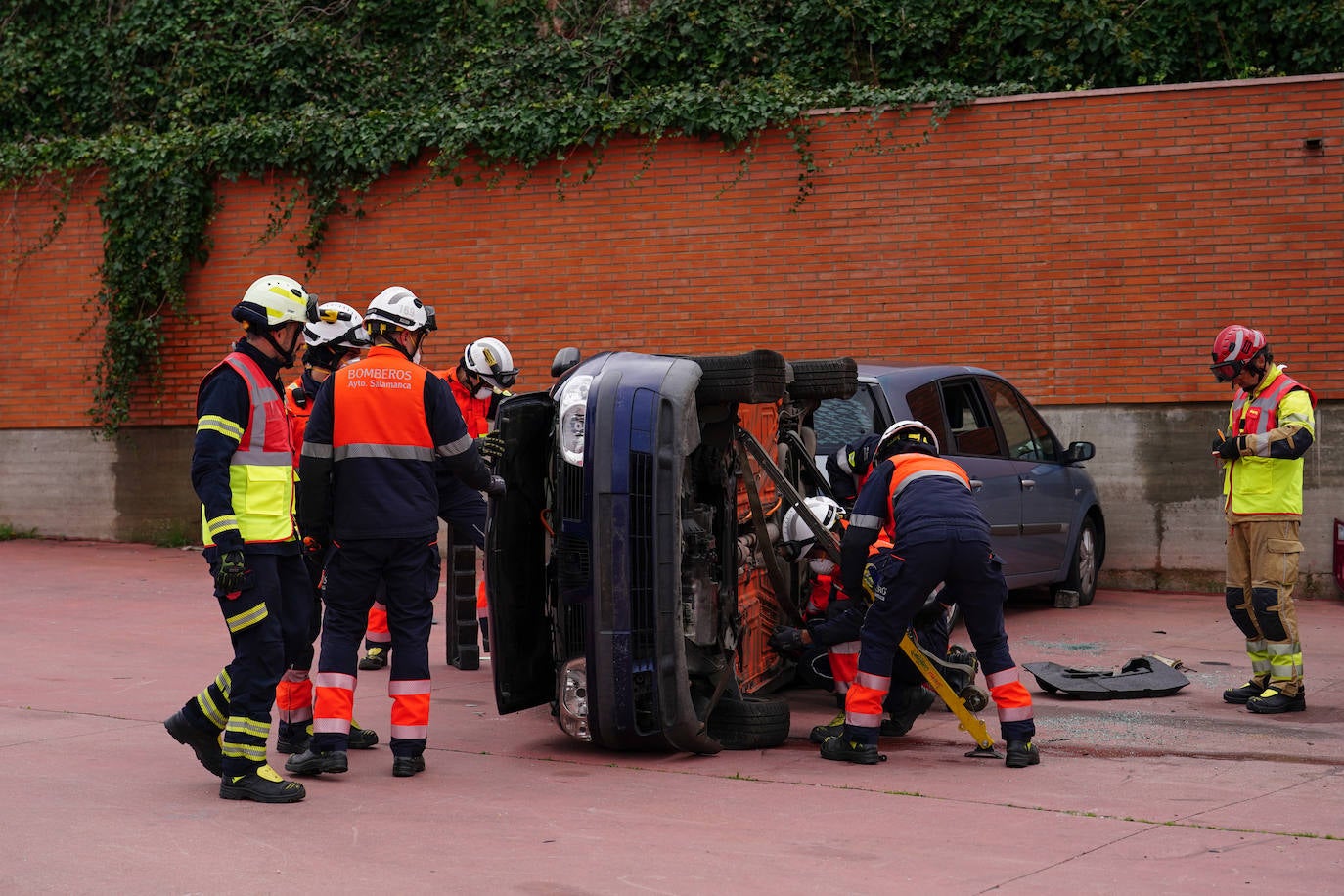 Cómo actuar ante un accidente en el que hay un coche eléctrico involucrado