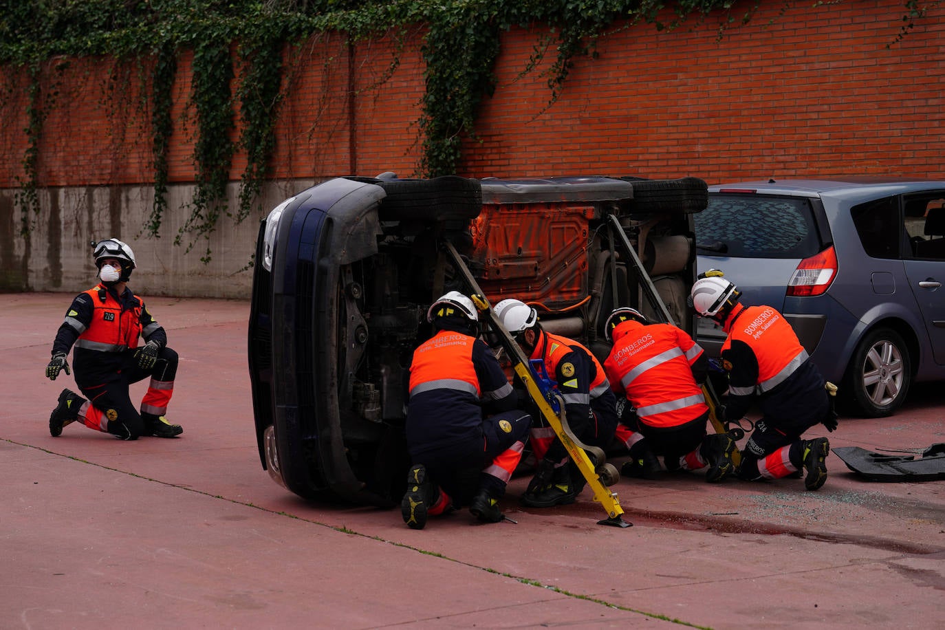 Cómo actuar ante un accidente en el que hay un coche eléctrico involucrado