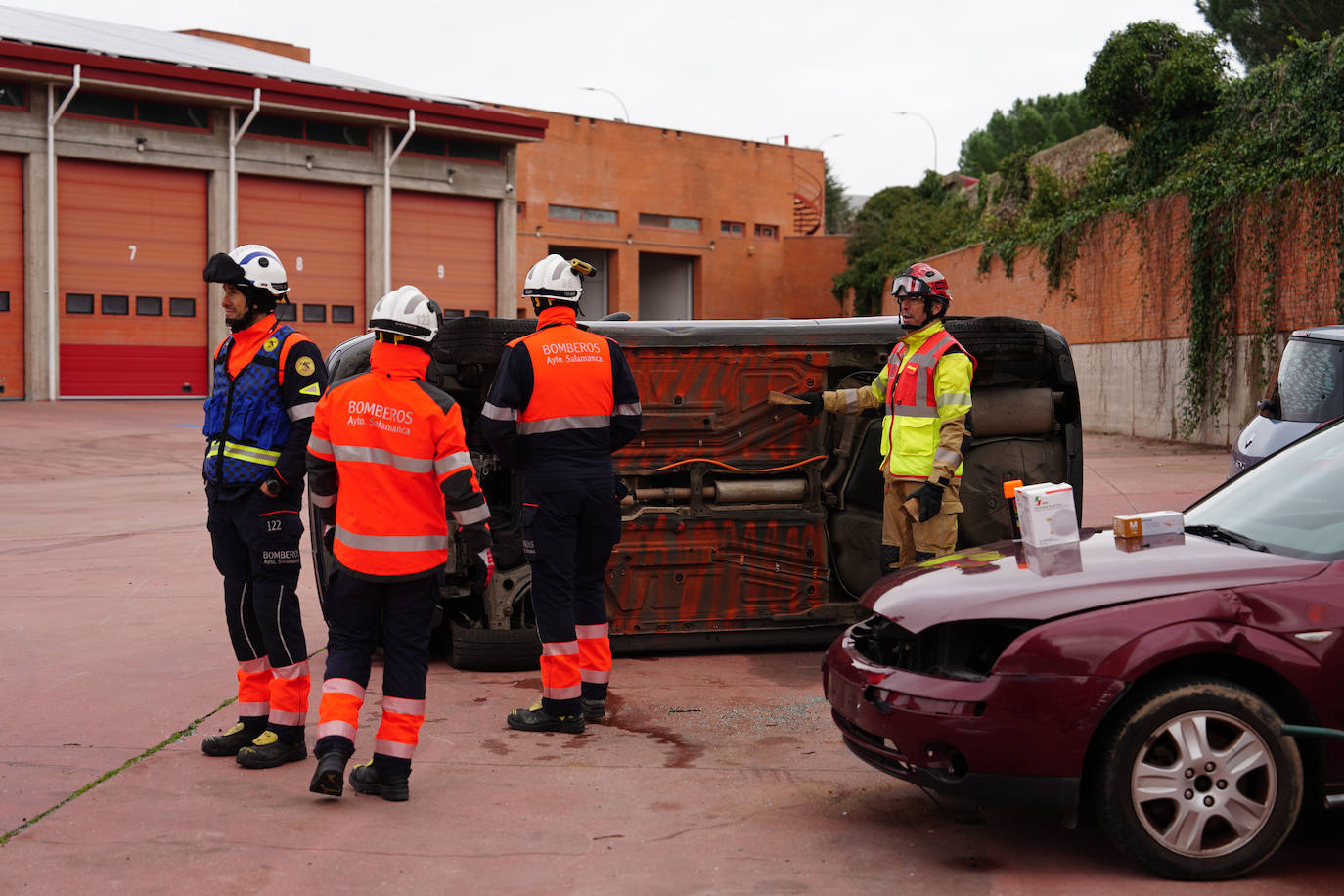 Cómo actuar ante un accidente en el que hay un coche eléctrico involucrado