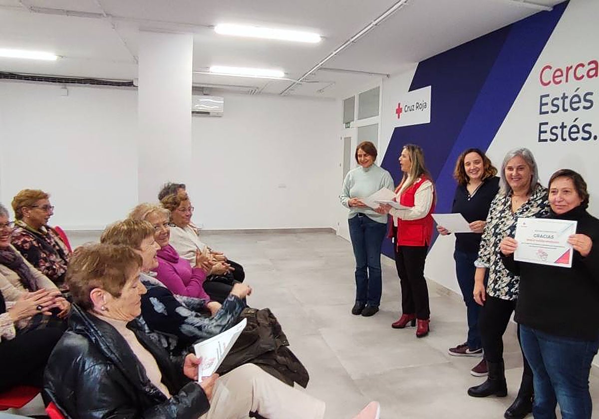 Entrega de diplomas en el Día del Voluntariado de Cruz Roja en Peñaranda.