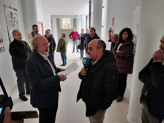 César Lumbreras y Juan Pedro Medina, durante el programa que se retransmitió desde la Estación de la Carne.