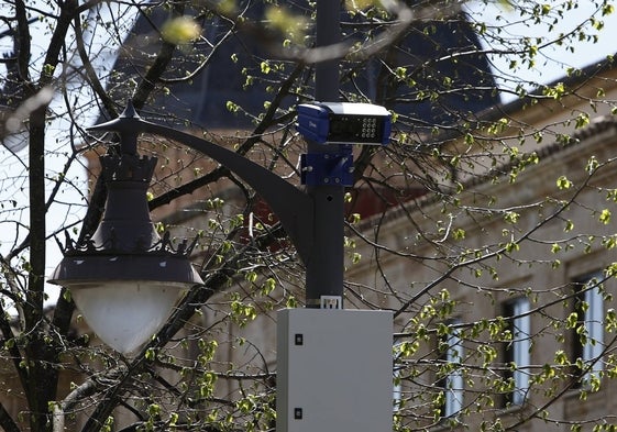 Cámara de control de acceso en la Zona de Bajas Emisiones, ahora inactiva.