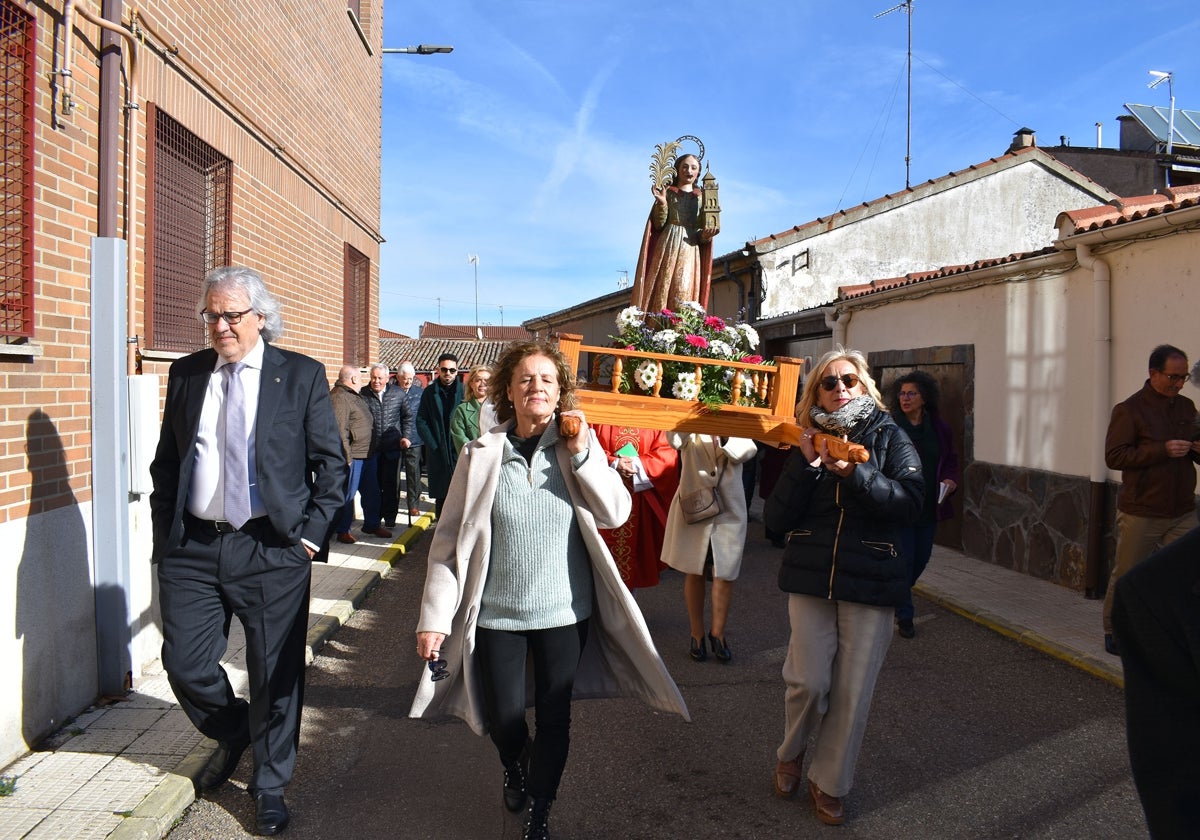 Aldeatejada arropa a su patrona en el día grande de las fiestas