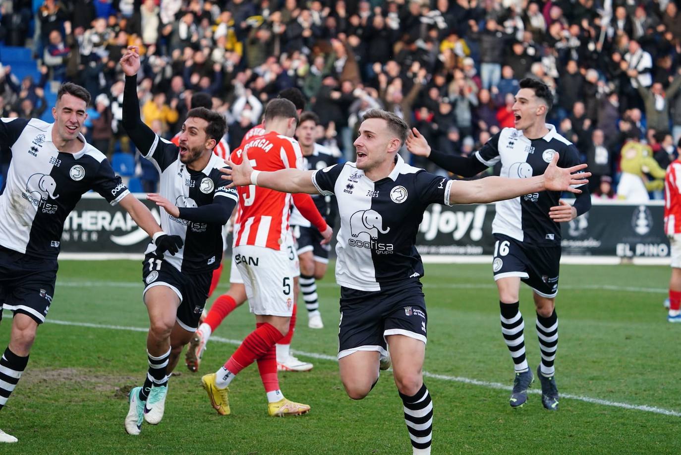 Las mejores imágenes del partido entre Unionistas y el Sporting de Gijón