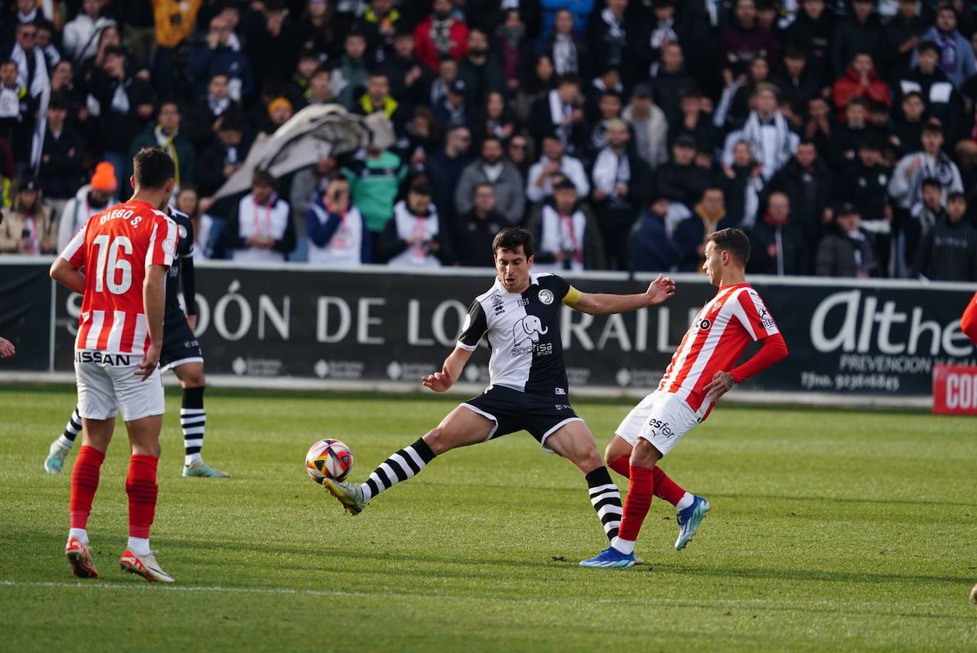 Las mejores imágenes del partido entre Unionistas y el Sporting de Gijón