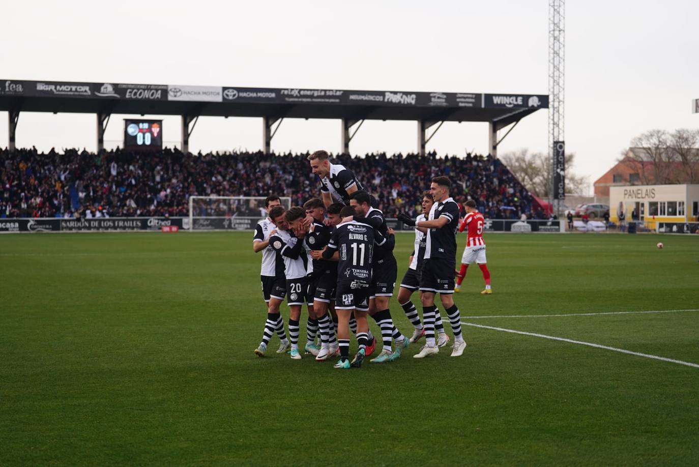 Las mejores imágenes del partido entre Unionistas y el Sporting de Gijón