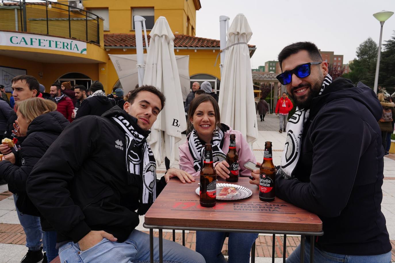 Gran ambiente previo al partido de Copa entre Unionistas y Sporting