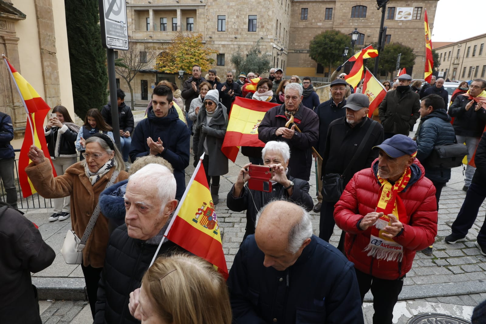 Gritos contra Sánchez en Salamanca el día de la Constitución