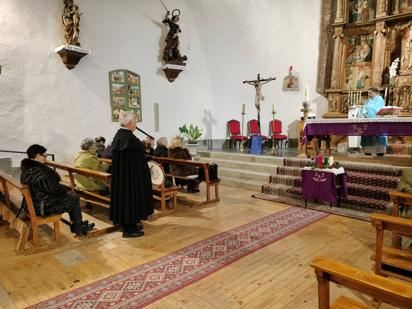 Animada jornada de convivencia de los mayores de Linares de Riofrío en el día de su fiesta