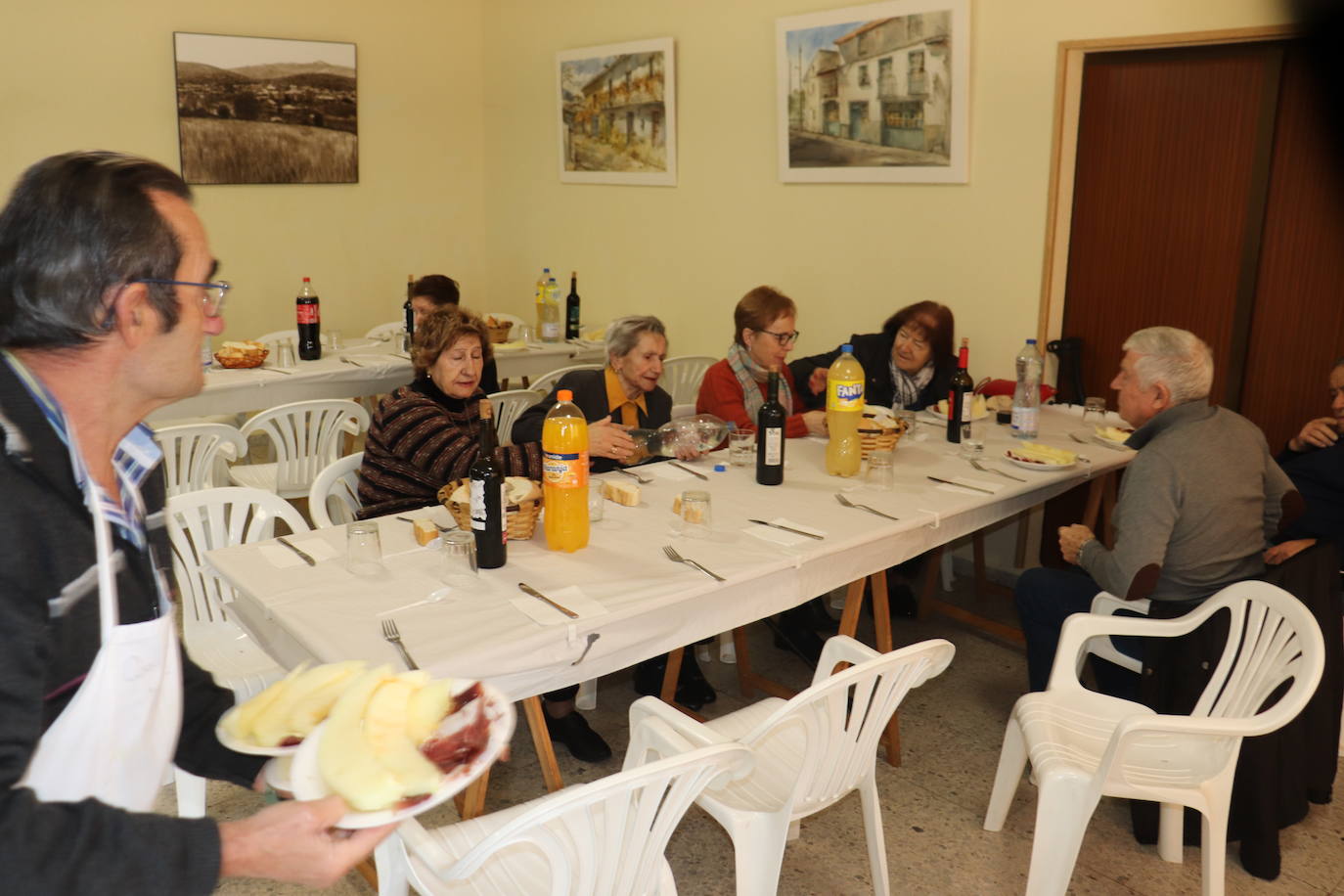 Animada jornada de convivencia de los mayores de Linares de Riofrío en el día de su fiesta