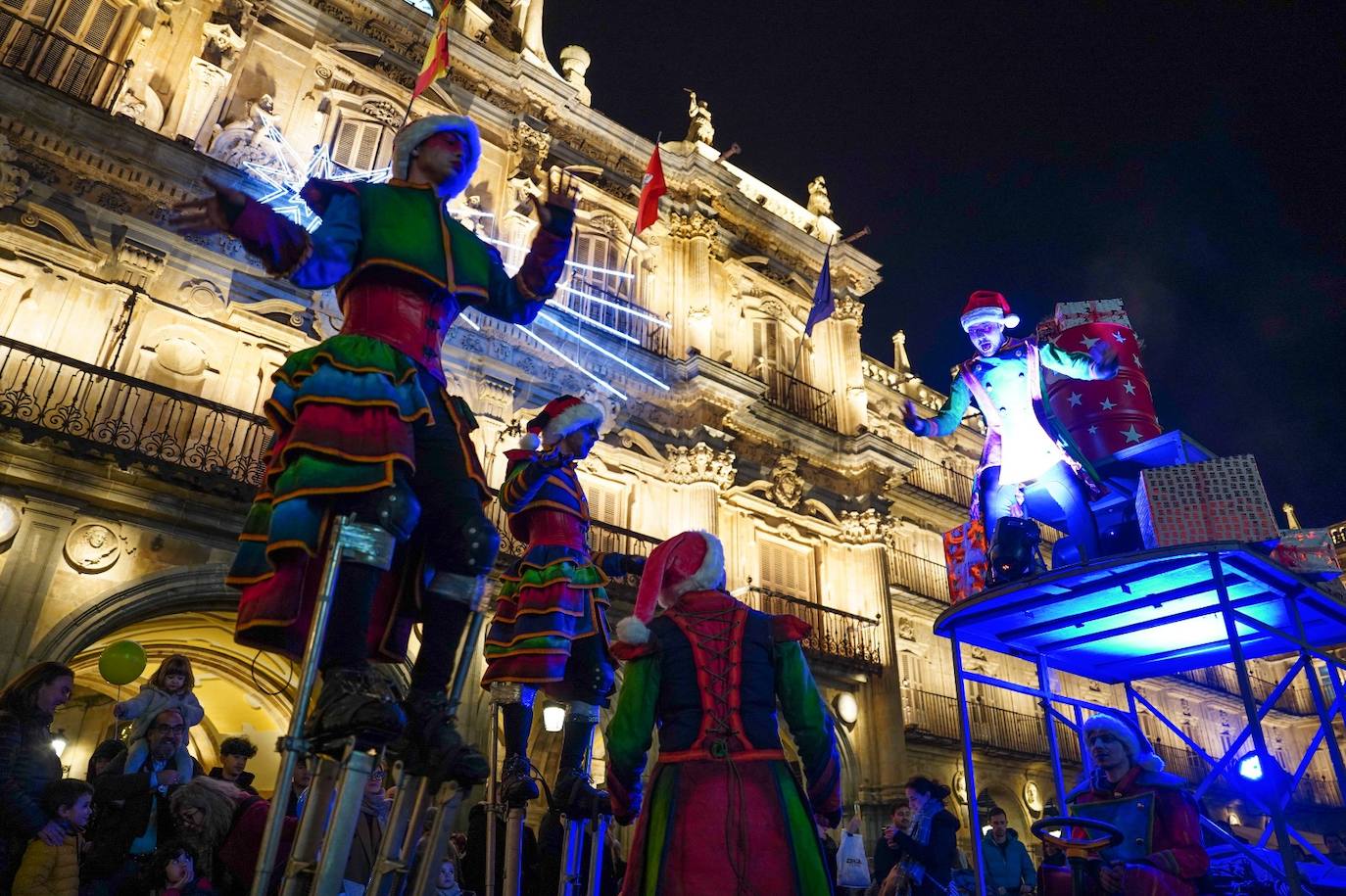 La aparición de los Carteros de Navidad en Salamanca, en imágenes