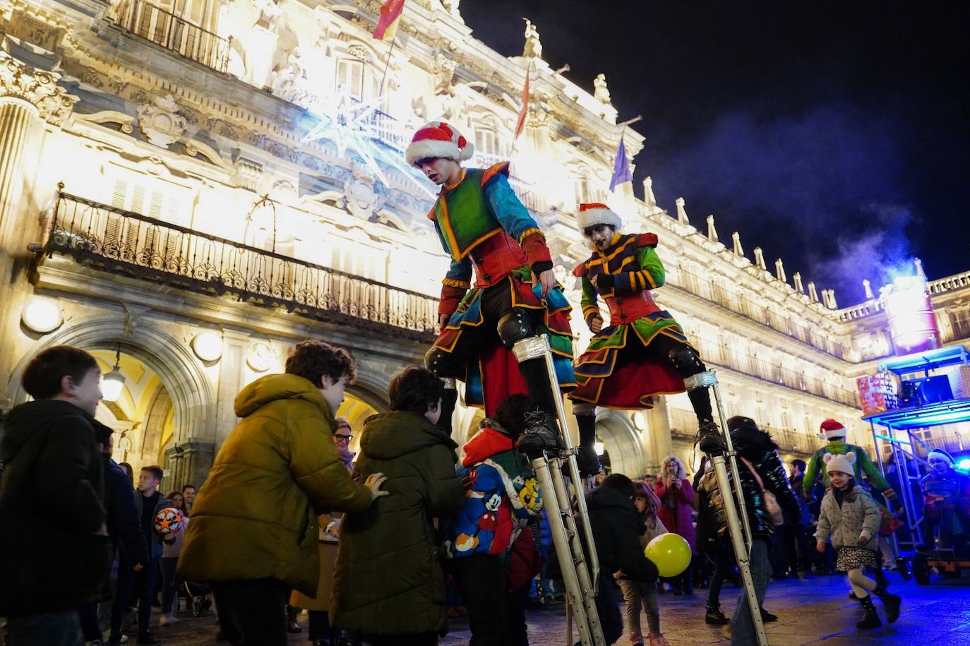 La aparición de los Carteros de Navidad en Salamanca, en imágenes