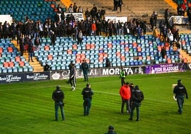 Abonados del Salamanca abandonando el Helmántico el pasado domingo tras el choque ante el Tordesillas.