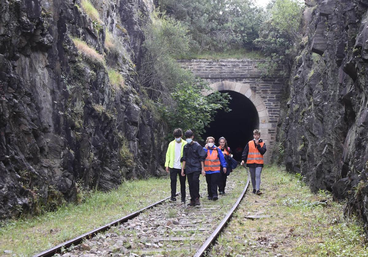 Los túneles del Camino de Hierro, entre la antigua estación de La Fregeneda y el muelle de Vega Terrón.