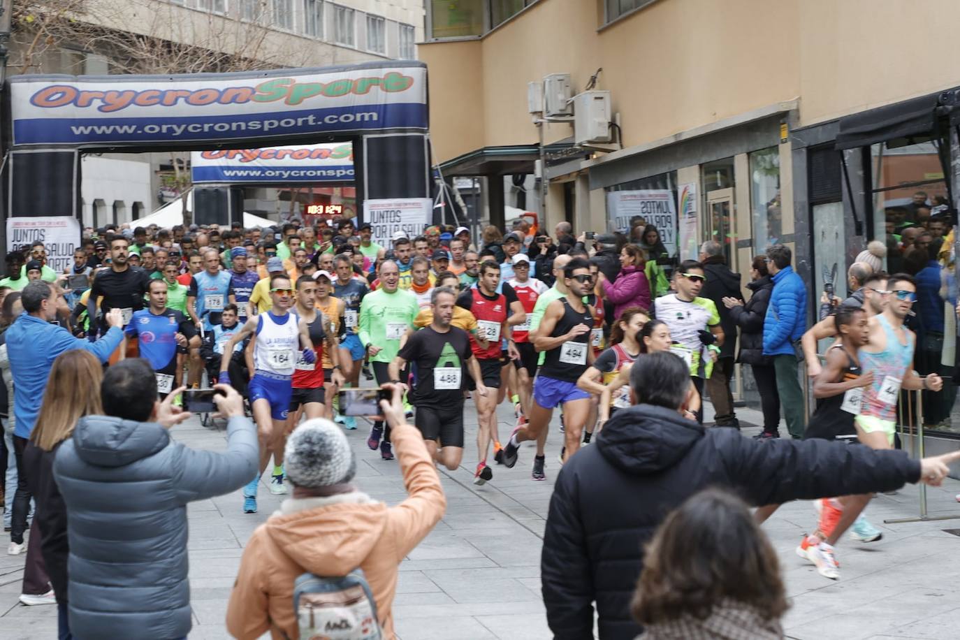 Ambientazo en las calles con la V Carrera Popular &#039;Corre con tu médico&#039;