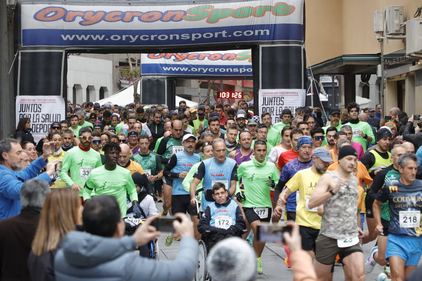 Ambientazo en las calles con la V Carrera Popular &#039;Corre con tu médico&#039;