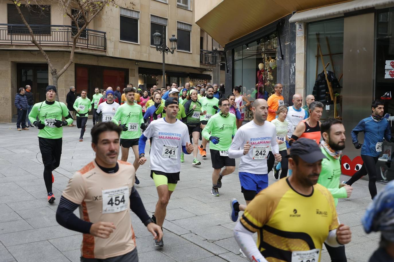 Ambientazo en las calles con la V Carrera Popular &#039;Corre con tu médico&#039;