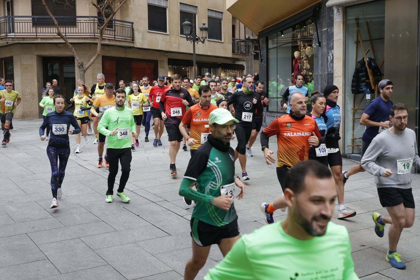 Ambientazo en las calles con la V Carrera Popular &#039;Corre con tu médico&#039;