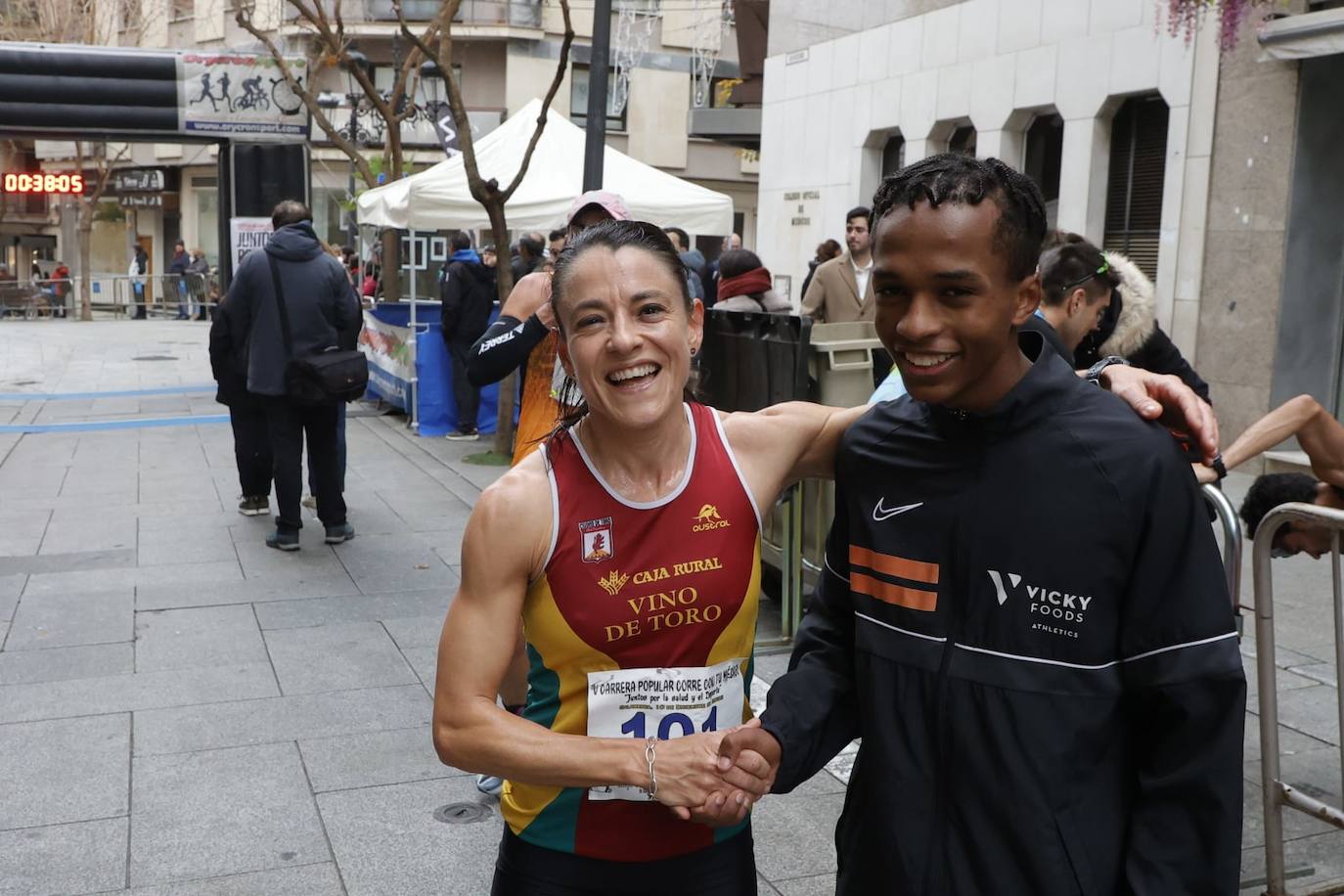 Ambientazo en las calles con la V Carrera Popular &#039;Corre con tu médico&#039;