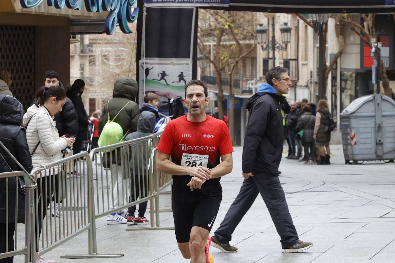 Ambientazo en las calles con la V Carrera Popular &#039;Corre con tu médico&#039;