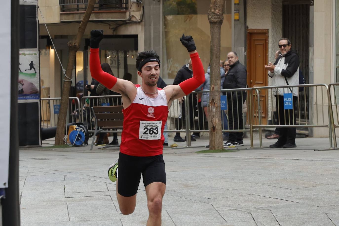 Ambientazo en las calles con la V Carrera Popular &#039;Corre con tu médico&#039;