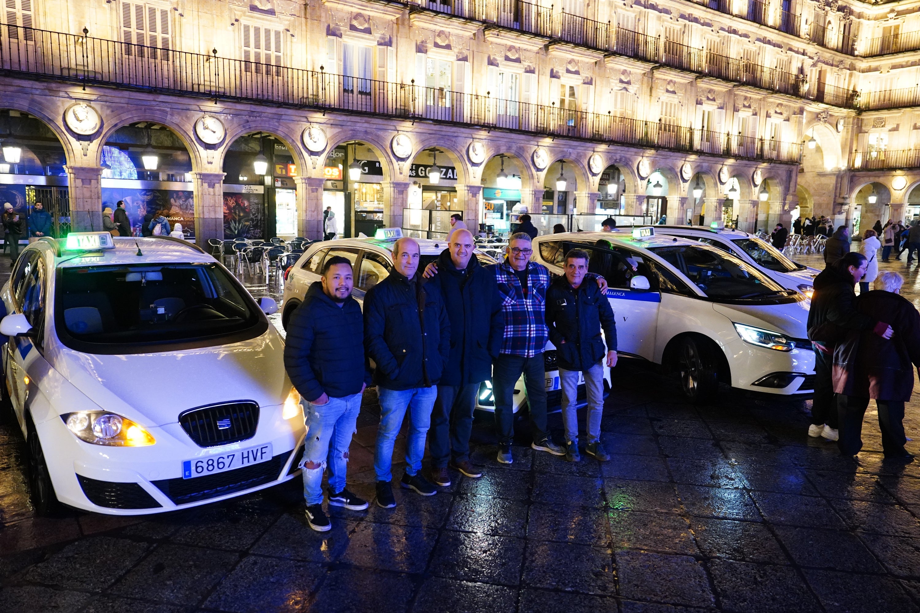 El regalo navideño de los taxistas para que los mayores disfruten de las luces