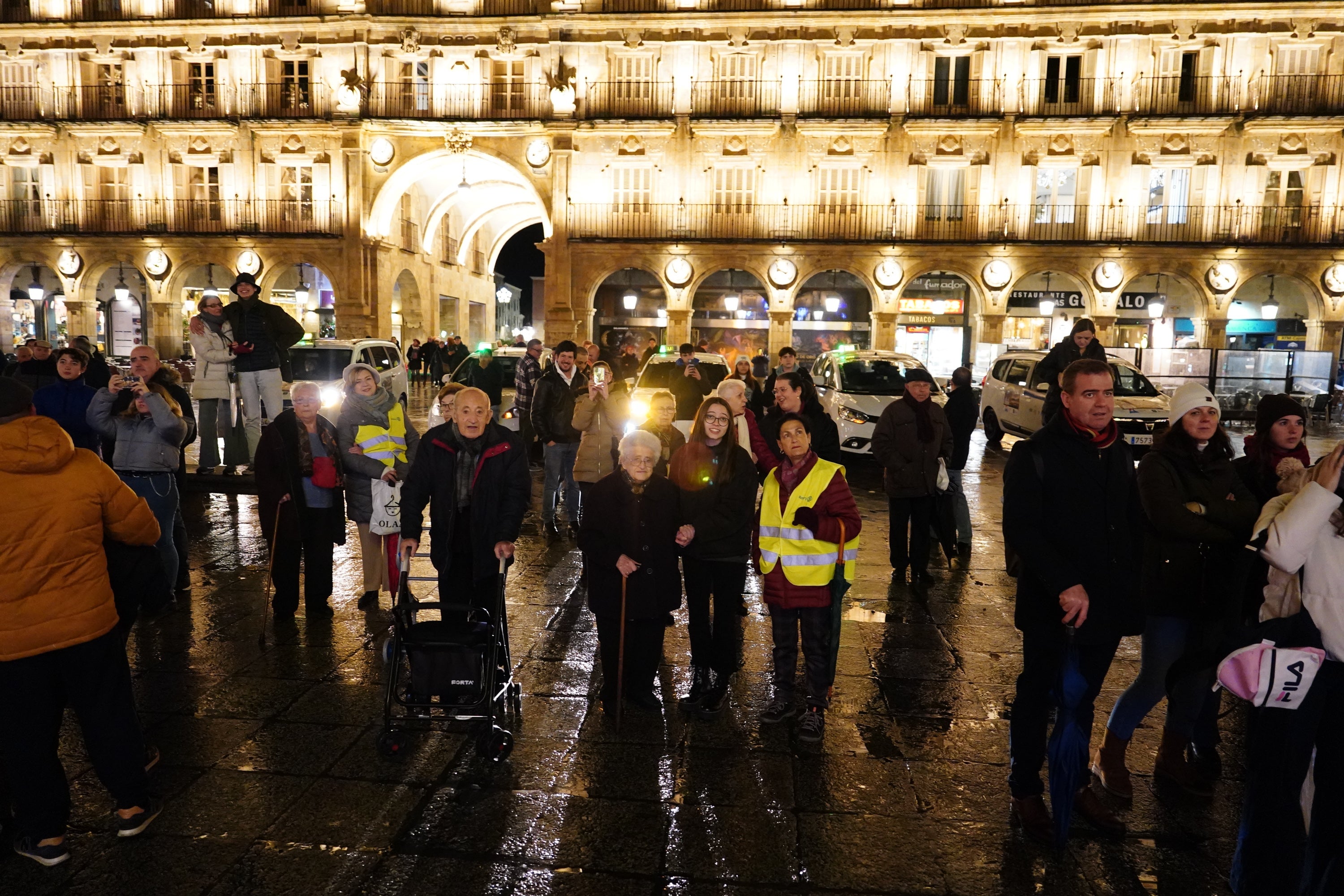 El regalo navideño de los taxistas para que los mayores disfruten de las luces