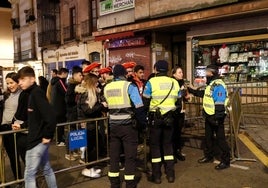 Agentes de la Policía Local controlarán los accesos de la Plaza Mayor en el Fin de Año Universitario