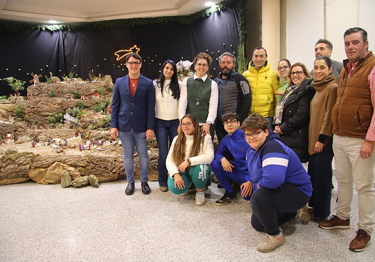 El estreno del belén gigante en la Casa de Cultura de Carbajosa de la Sagrada.