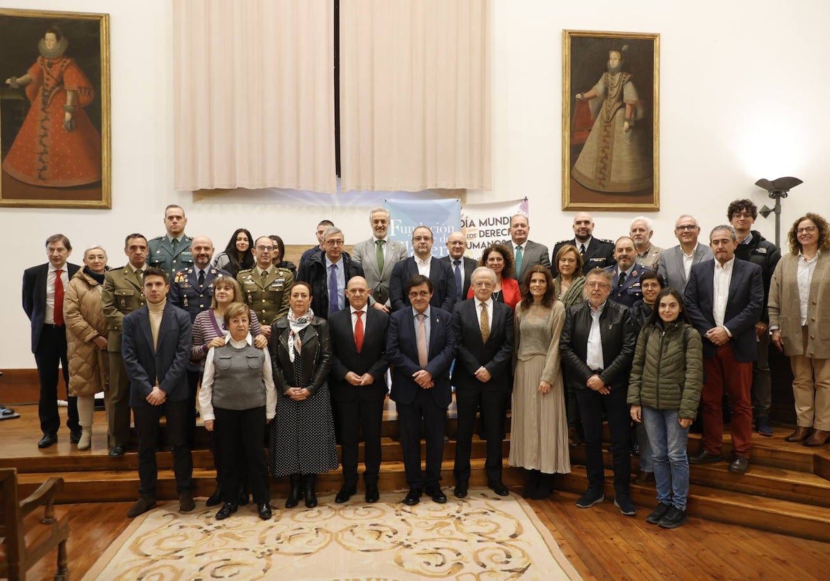 Foto de familia en el 75 aniversario de los Derechos Humanos.