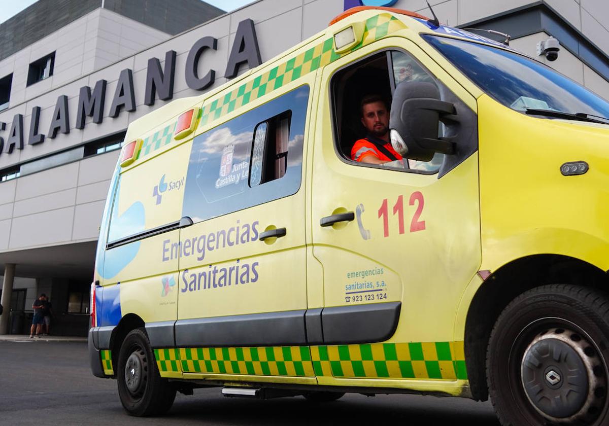 Trasladado al Hospital tras volcar su coche en Peñacaballera