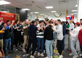 Los jugadores de Unionistas celebran el sorteo de Copa del Rey.