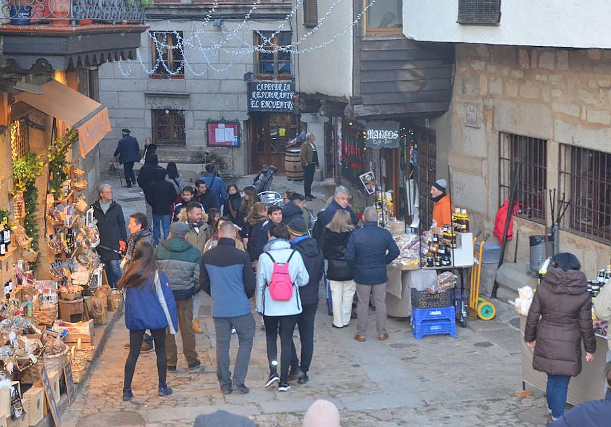Entorno de la Plaza Mayor de La Alberca, corazón del evento.