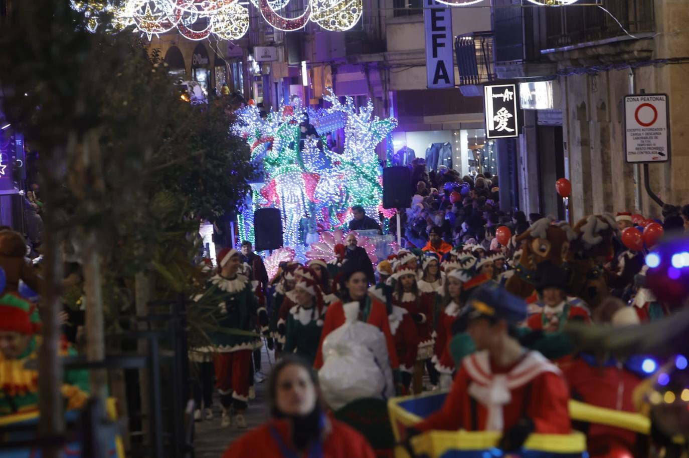 25.000 asistentes acudieron a ver la espectacular Cabalgata de Papá Noel