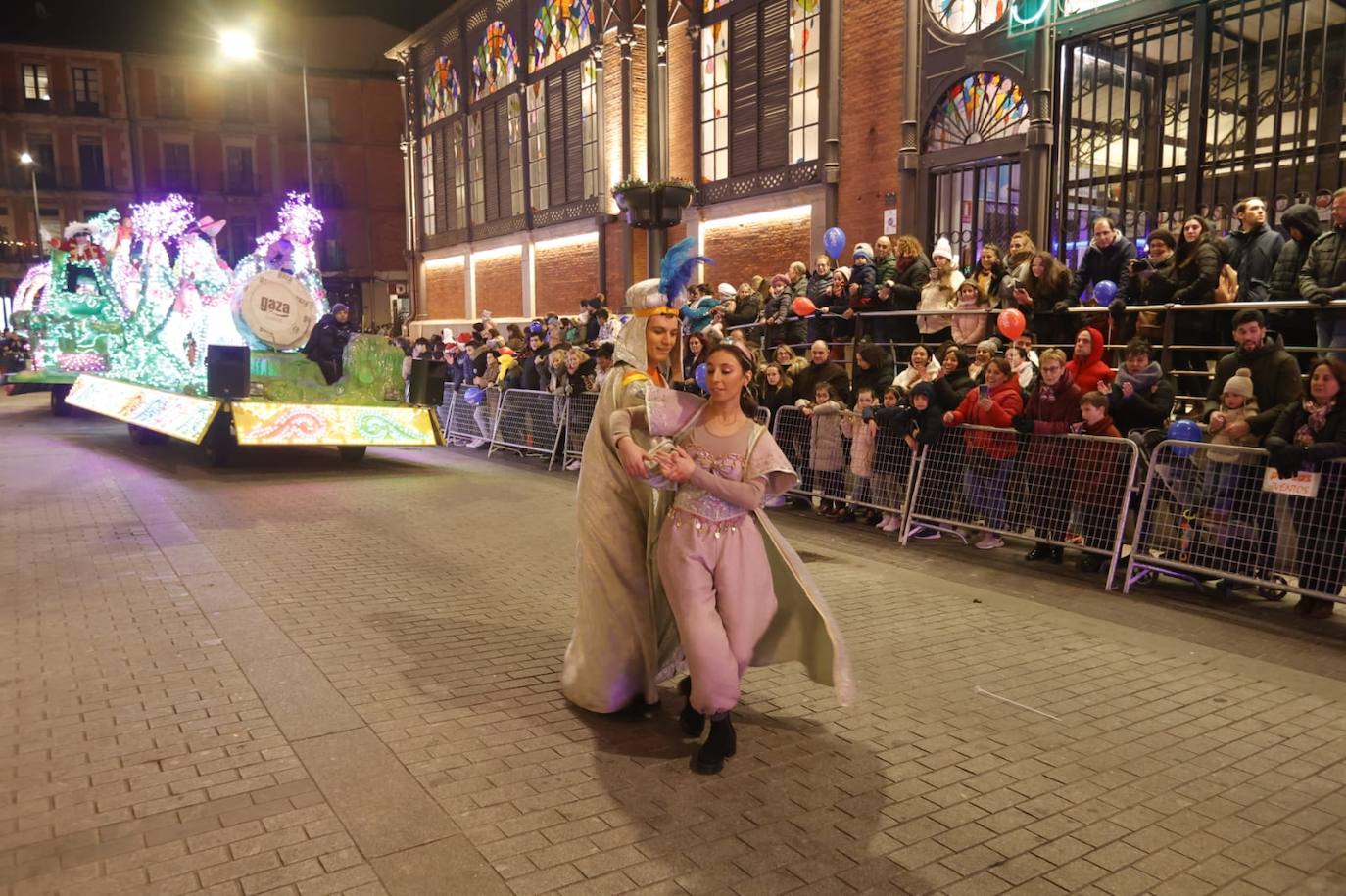 25.000 asistentes acudieron a ver la espectacular Cabalgata de Papá Noel